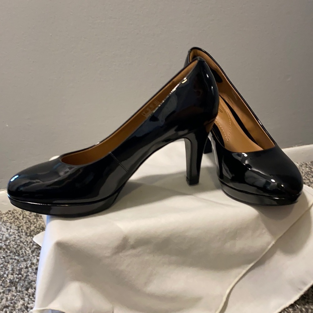Clarks black patent leather platform pump